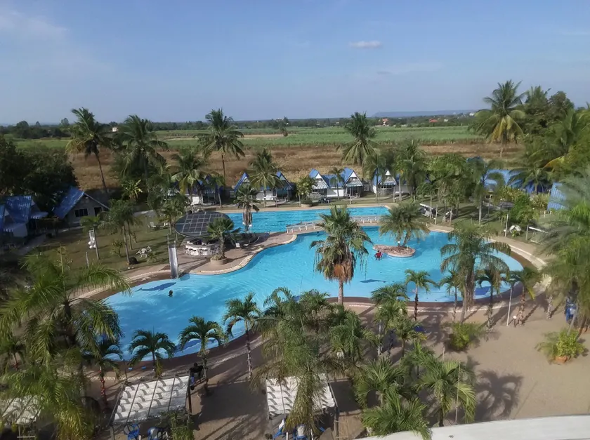 Castle Howchow Beach Resort Hotel - Image 1