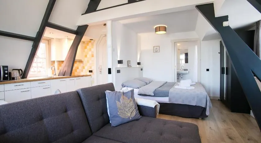 Stylish coastal apartment - Image 1