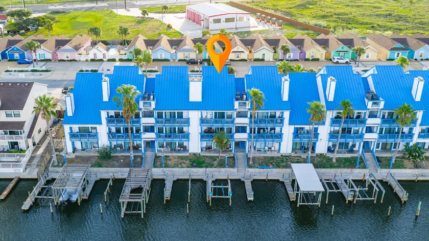 Spinnaker 317 - WATERFRONT/BOAT SLIP! - Image 1
