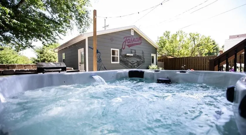HotTub EpicGameRoom FirePit Farnam Fieldhouse - Image 1