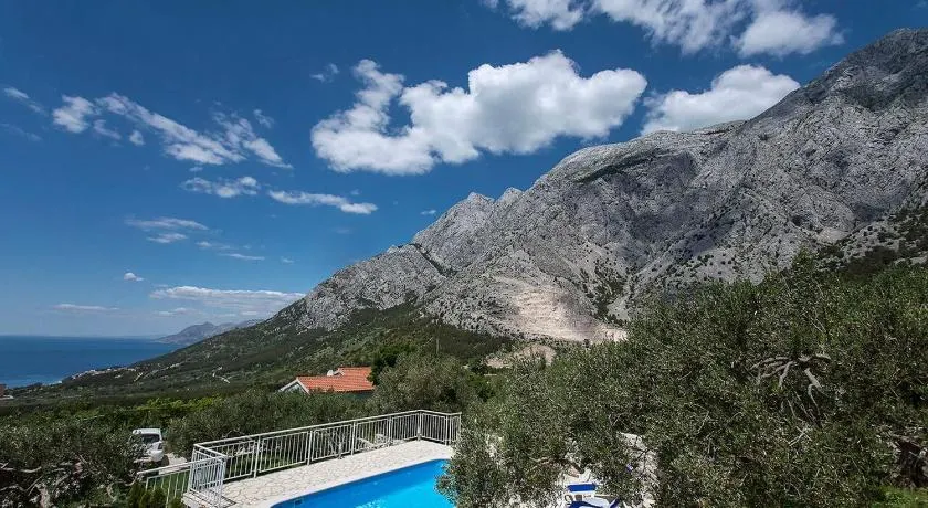 Holiday Home Chill Zone - Image 1