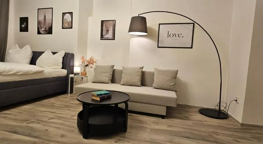 123 Shop & Stay - Image 1