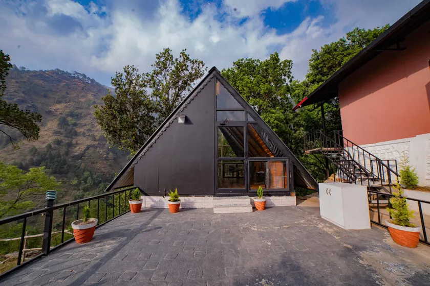 Van Shanti Stays - Image 1