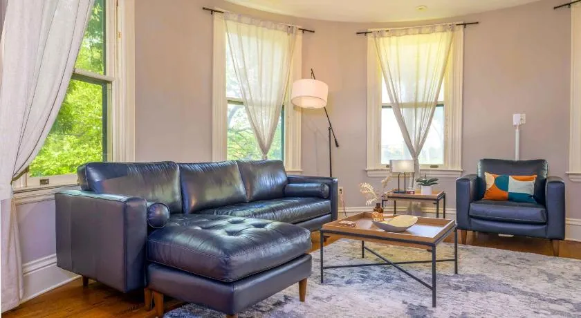 Westcott Suite Apartments - Image 1