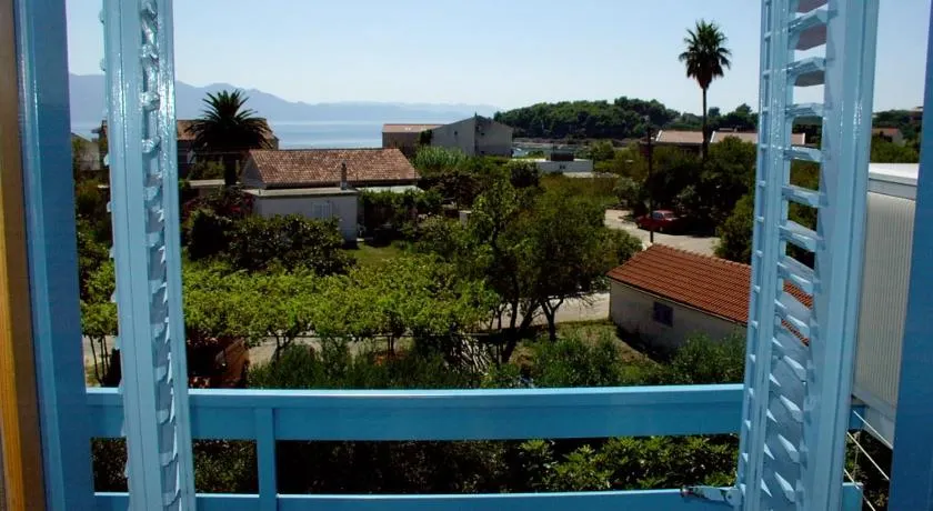 Apartment in Sucuraj with sea view, balcony, air conditioning, WiFi 3560-2 - Image 1
