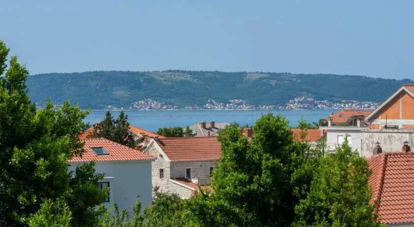 Casteletti - Image 1