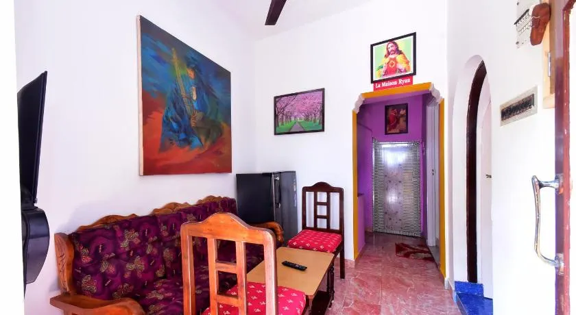 Villa Betty Individual 2 Rooms property at beach front Near French colony - Image 1
