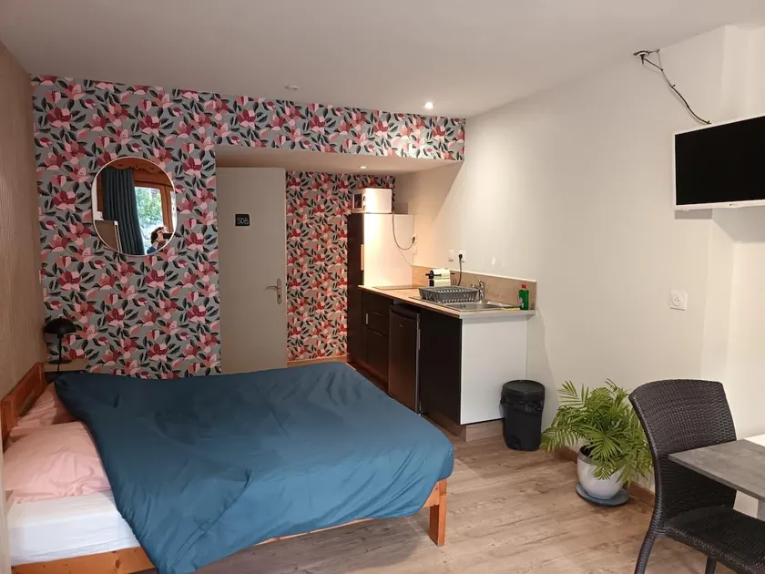 Comfortable 2-person studio - Image 1