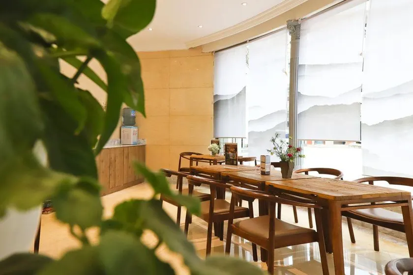Yuedu Holiday Hotel - Image 1