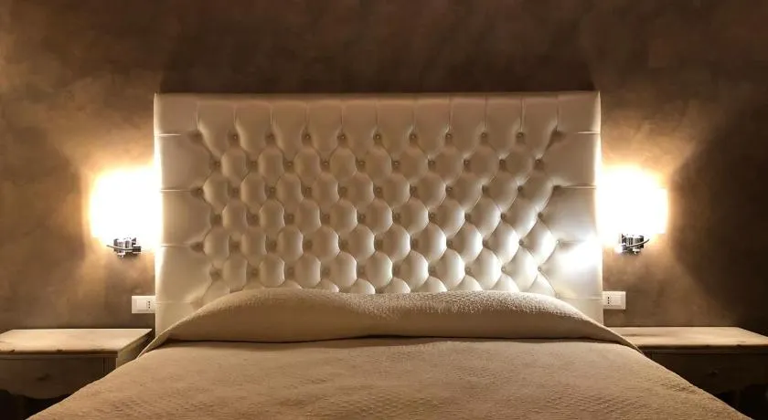 Luxury Apartment Frattina 34 Anelli - Image 1