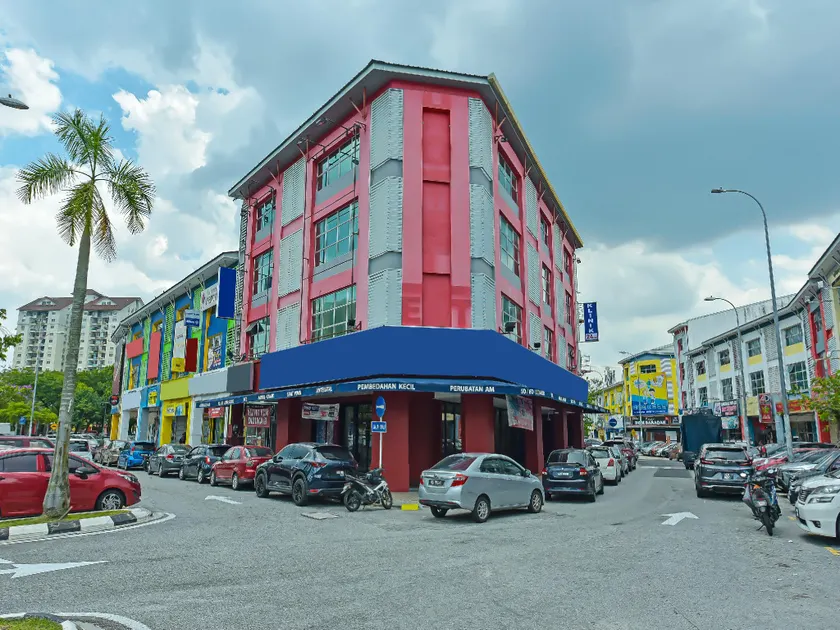 Capital O 90788 New Hotel 33 Permaisuri - Image 1