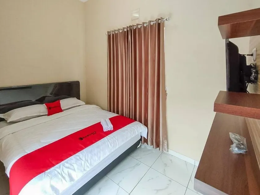 RedDoorz near BNS Batu - Image 1