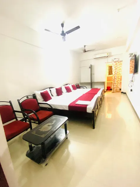 PALLIYARAI GARDENS LODGE AND HOMESTAy - Image 1