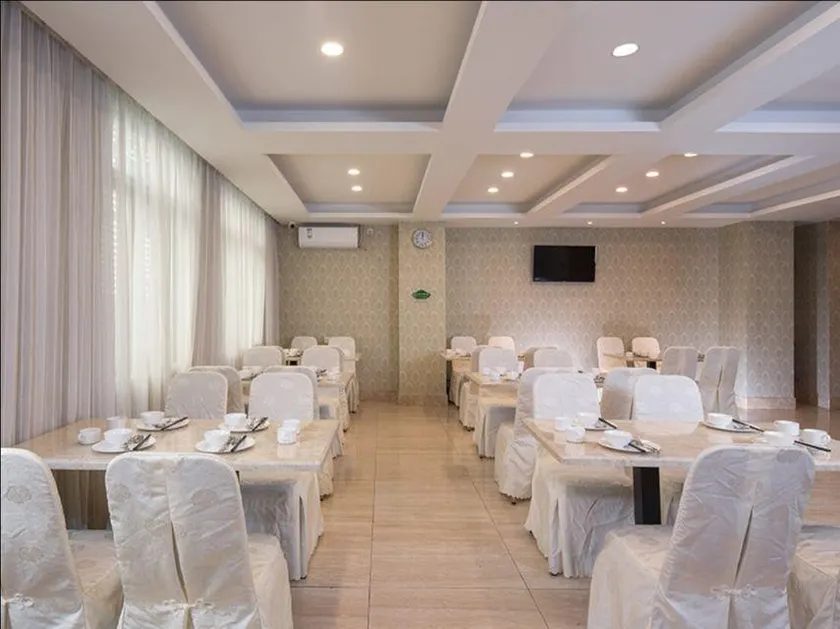 Vienna 3 Best Hotel Dongguan Liaobu Auto City - Image 1
