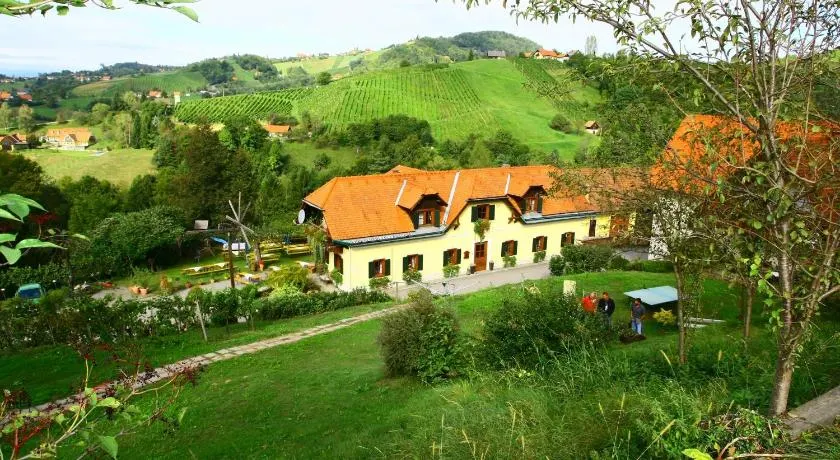 Weingut Schlafgut Genussgut Lorenz - Image 1