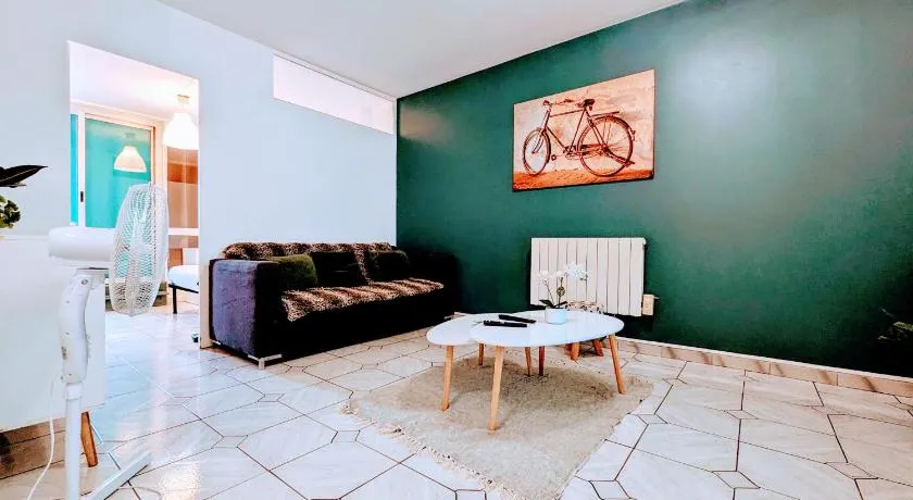 Chic and spacious apart amaizing terrace - Image 1