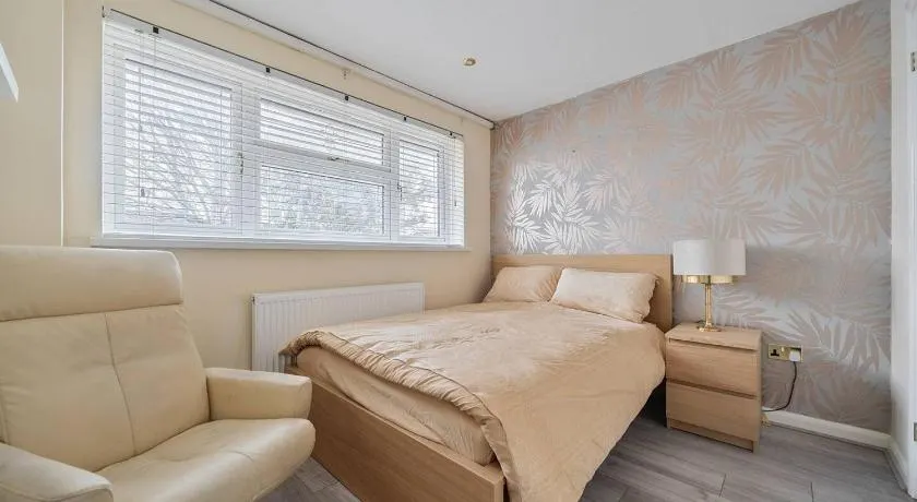 Five-Bedroom Home near Windsor and LEGOLAND, Free Parking - Image 1