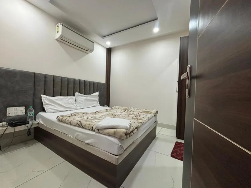GREEN WAY HOTEL & RESTAURANt - Image 1