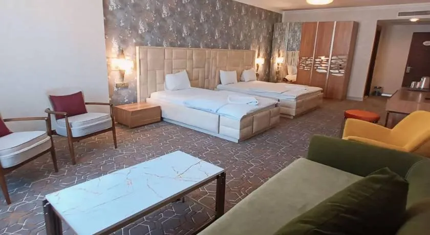 Royal Milano Hotel - Image 1