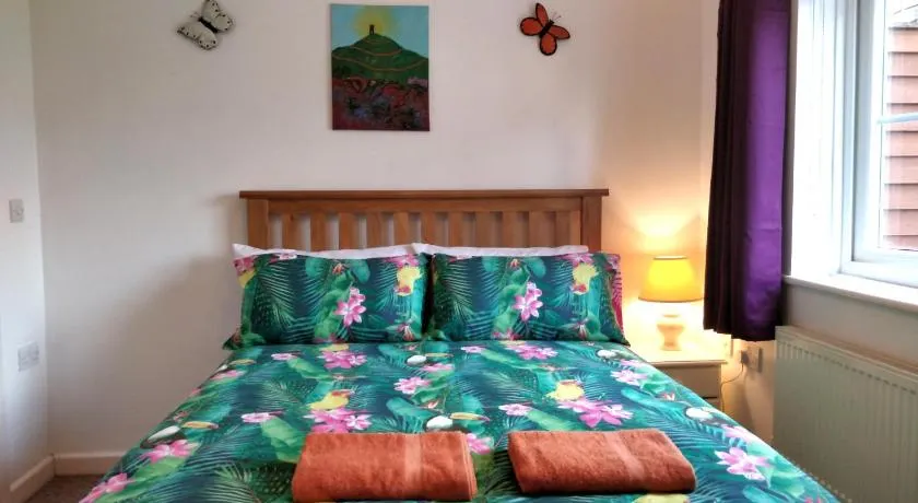 Avalon Retreat Self Catering Vegetarian Accommodation in the Heart of Glastonbury - Image 1