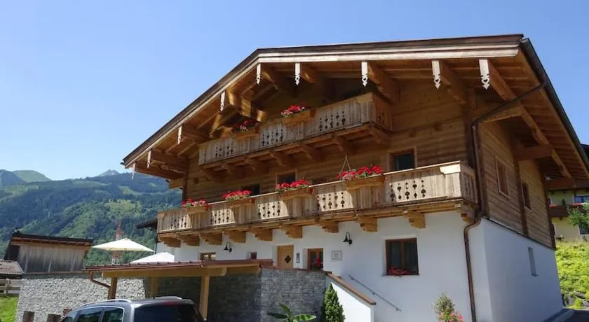 Gemütliche Dachgeschosswohnung mit Balkon & Garten - Image 1