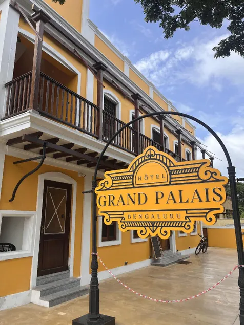 Hotel Grand Palais - Image 1