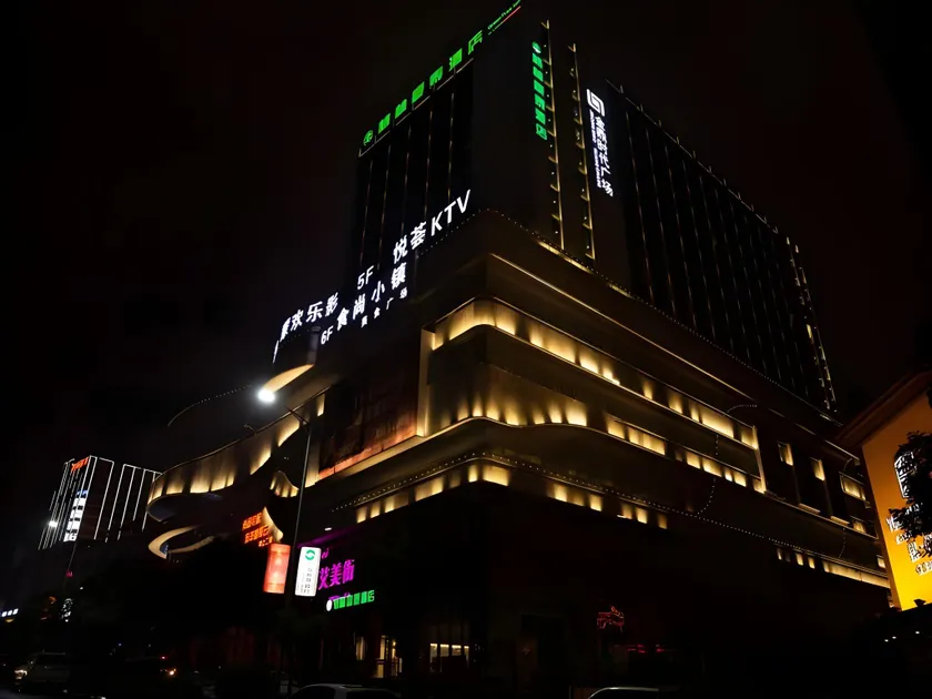 GreenTree Inn Pingliang Jinding Times Square - Image 1