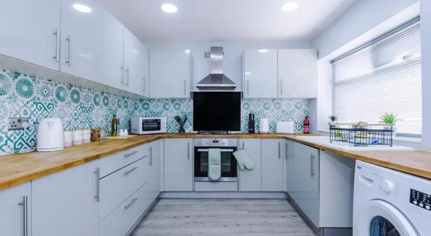 Stylish 3BR-Colourful-Sleeps 5 - Image 1