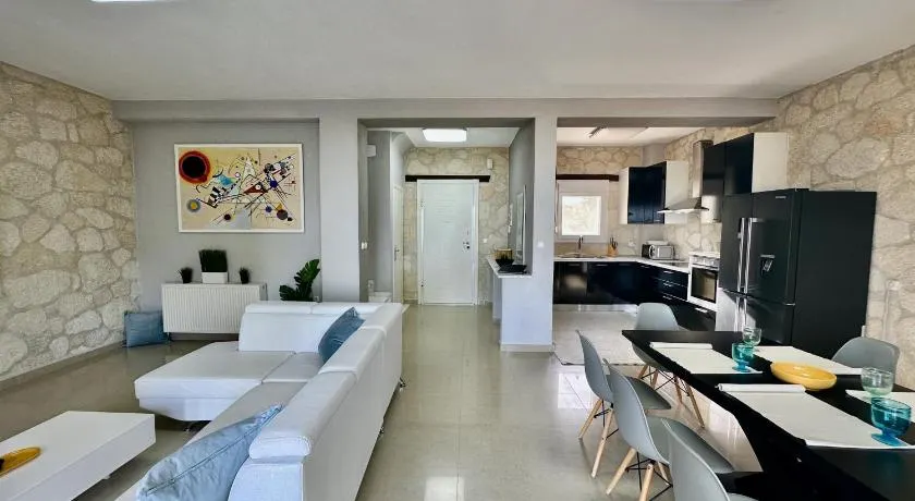 Four Seasons - The Eco Friendly Villa - Image 1