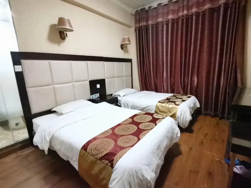 Linquan Business Hotel - Image 1