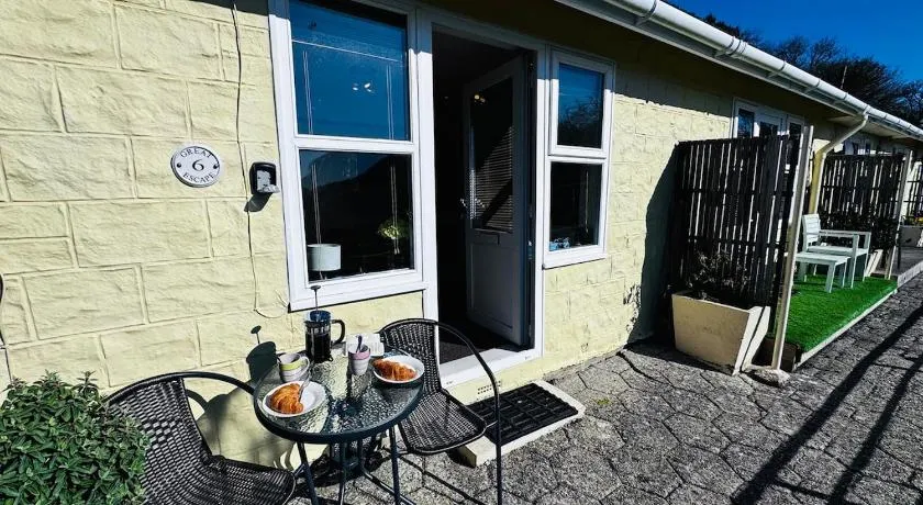 'The Great Escape' stunning sea and garden views - Image 1
