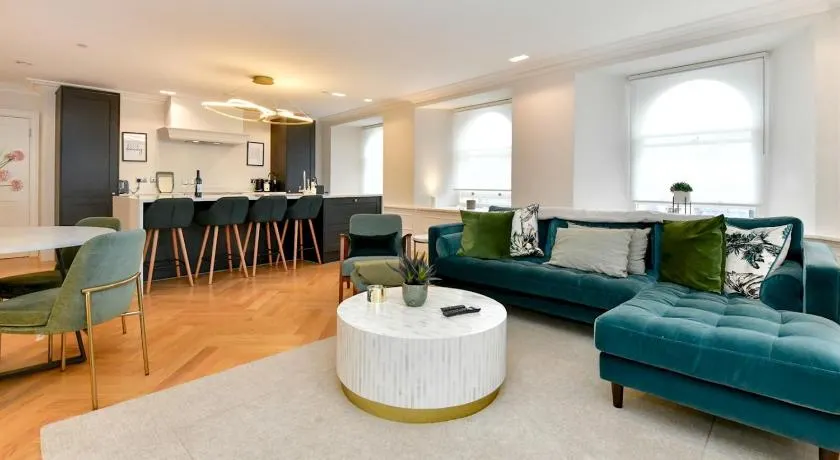 Beautiful 2 Bed Apartment with Parking in the Bay - Pass the Keys - Image 1