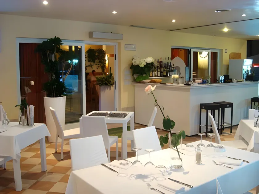 Hotel Cristina - Image 1