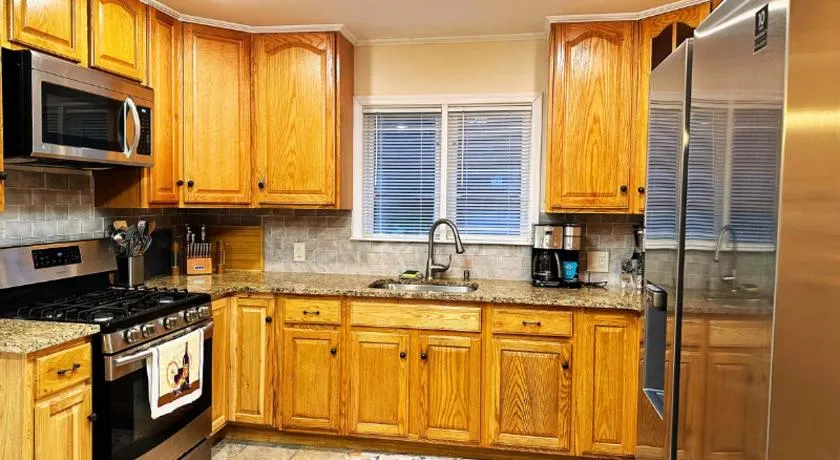 Cozy Riverside View House - Image 1