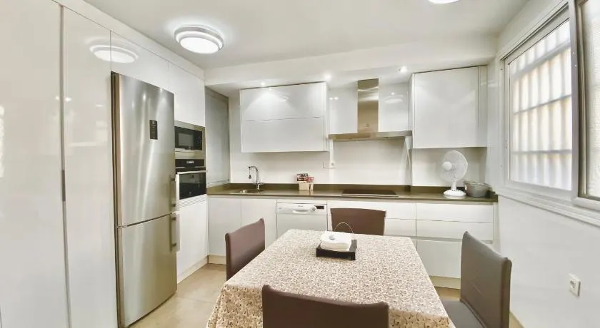 Apartamento con Parking Gratis en el Centro, 2 dormitorios - Image 1