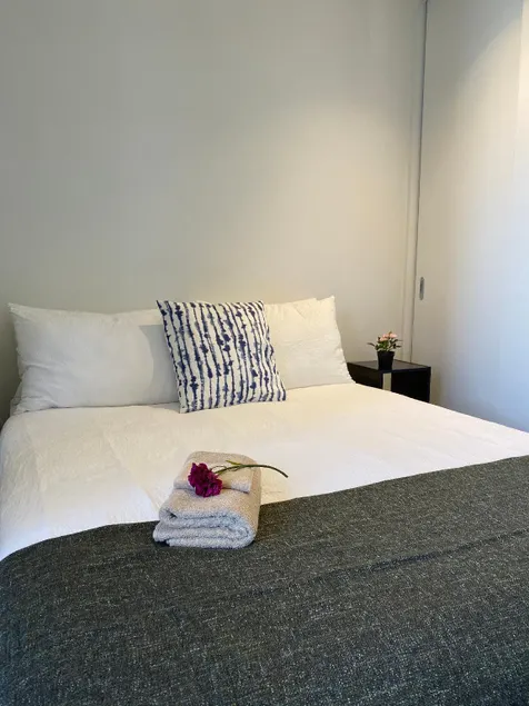 Cosy apartment in the heart of CBD with Wifi & Parking - Image 1