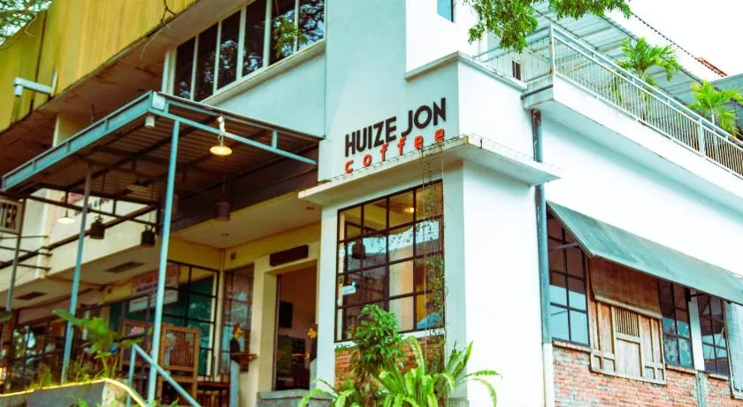 Huize Jon Hostel - Image 1
