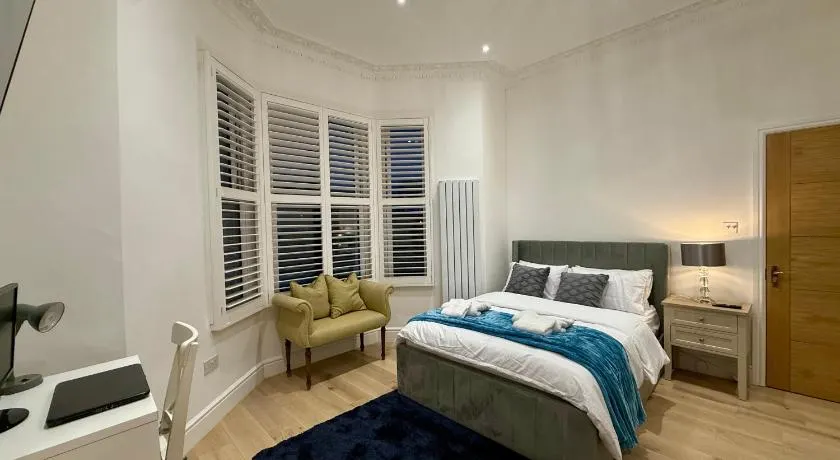 Stockwell Residences - The Grand Lumière Suite - Image 1