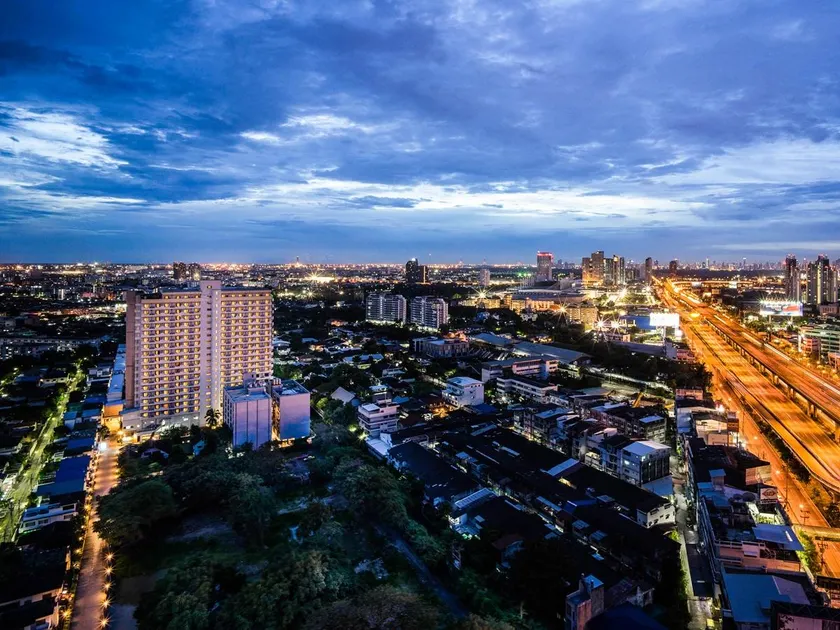 Avana Bangkok Hotel & Convention Centre - Image 1