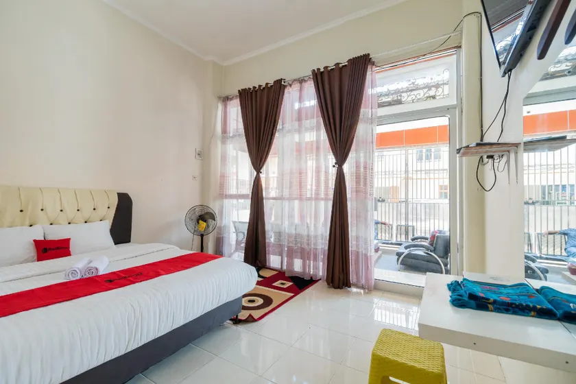 RedDoorz Syariah near Pasar Aur Kuning - Image 1