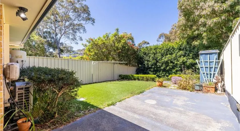 Small dog friendly 4-49 Bonito St - air con & Wi-Fi - Image 1