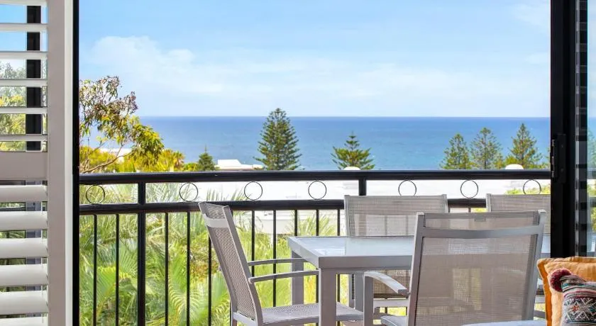 6 Seabreeze Spacious Newly Renovated Apartment with Ocean Views - Image 1