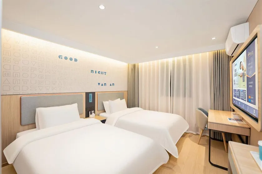 Home Inn Shanghai Pudong International Tourism Resort Xiuyan Road Metro Station - Image 1