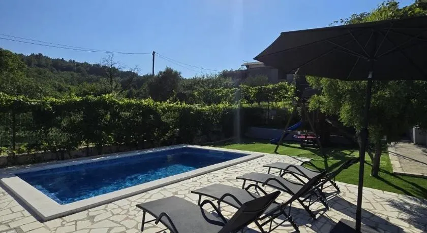 Apartment Dawn- cozy apartment with private pool near Omis - Image 1
