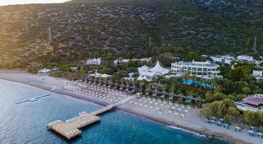 Latanya Park Resort - Image 1