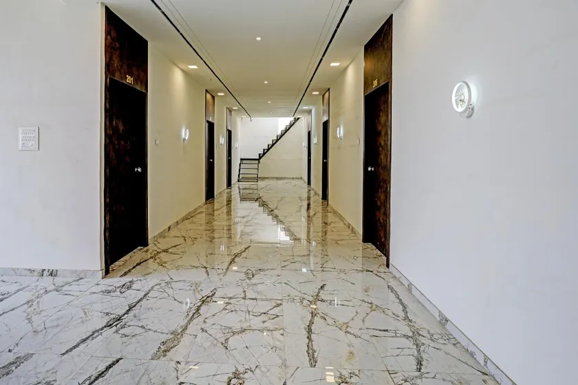 Hotel O White Palace Hotel - Image 1
