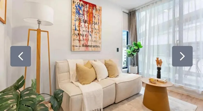 Sky Stars CBD Apartment - Image 1