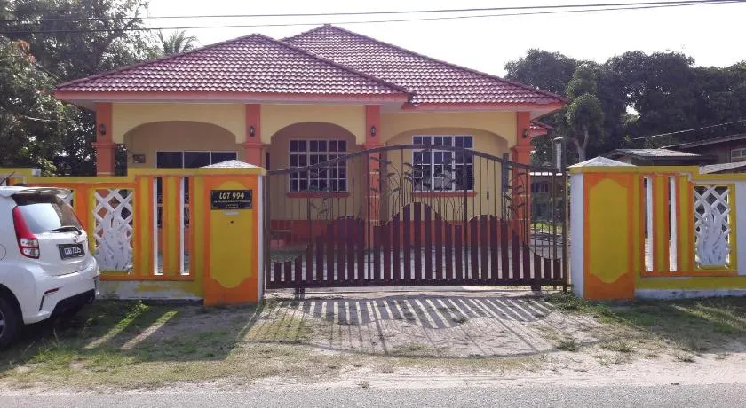 Farah Banglo Homestay Kemasik - Image 1