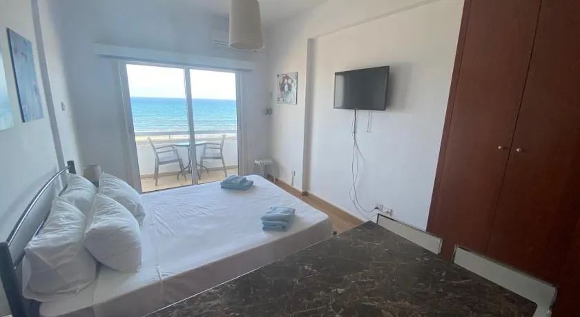 Alex Beach Apartment 33 - Image 1