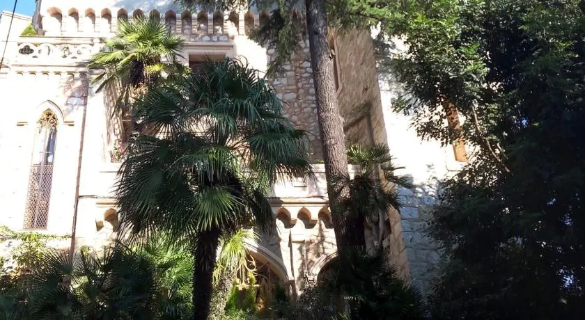 Villa du Chateau - Image 1